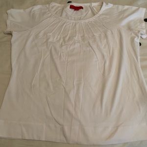 💙 White T-Shirt w/ Sequined Neck Details